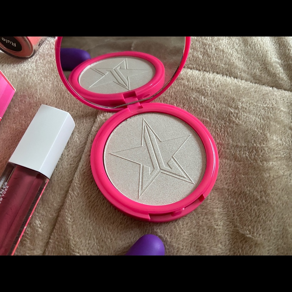 8 pc makeup lot - Picture 6 of 8